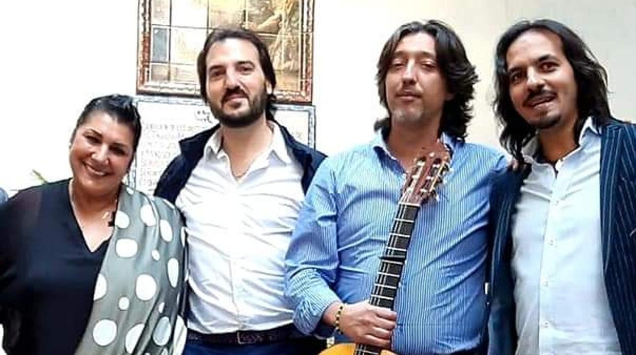 De izquierda a derecha, Remedios Amaya, Luis Peña, el Chino y Farruquito, en una imagen del archivo personal de Luis Peña