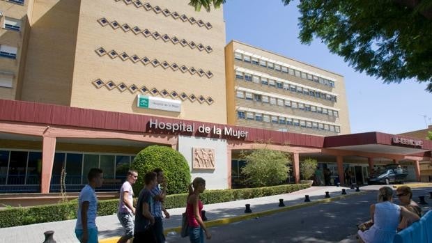 Muere una mujer por Covid en el Hospital Virgen del Rocío de Sevilla tras dar a luz a un bebé