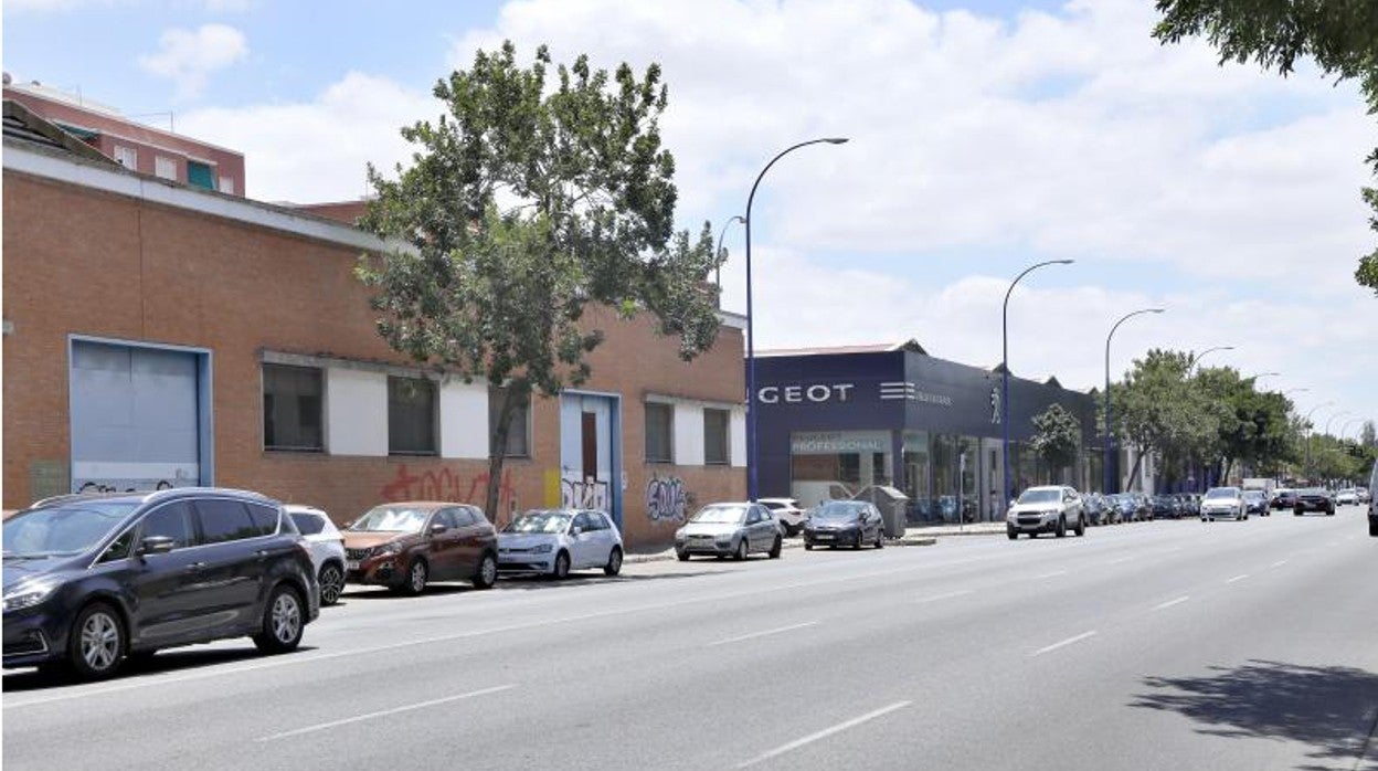 Almacenes que se encuentran en las parcelas que venderá el Puerto