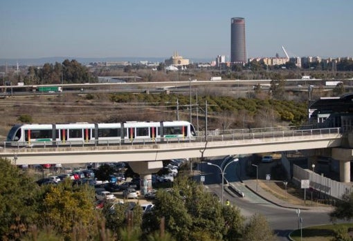El metro a su paso por el Aljarafe