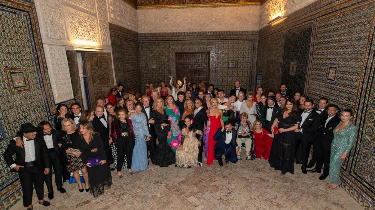 Foto de familia de premiados y asistentes a los Premios Escaparate