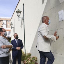 Colocación de la placa Docomomo