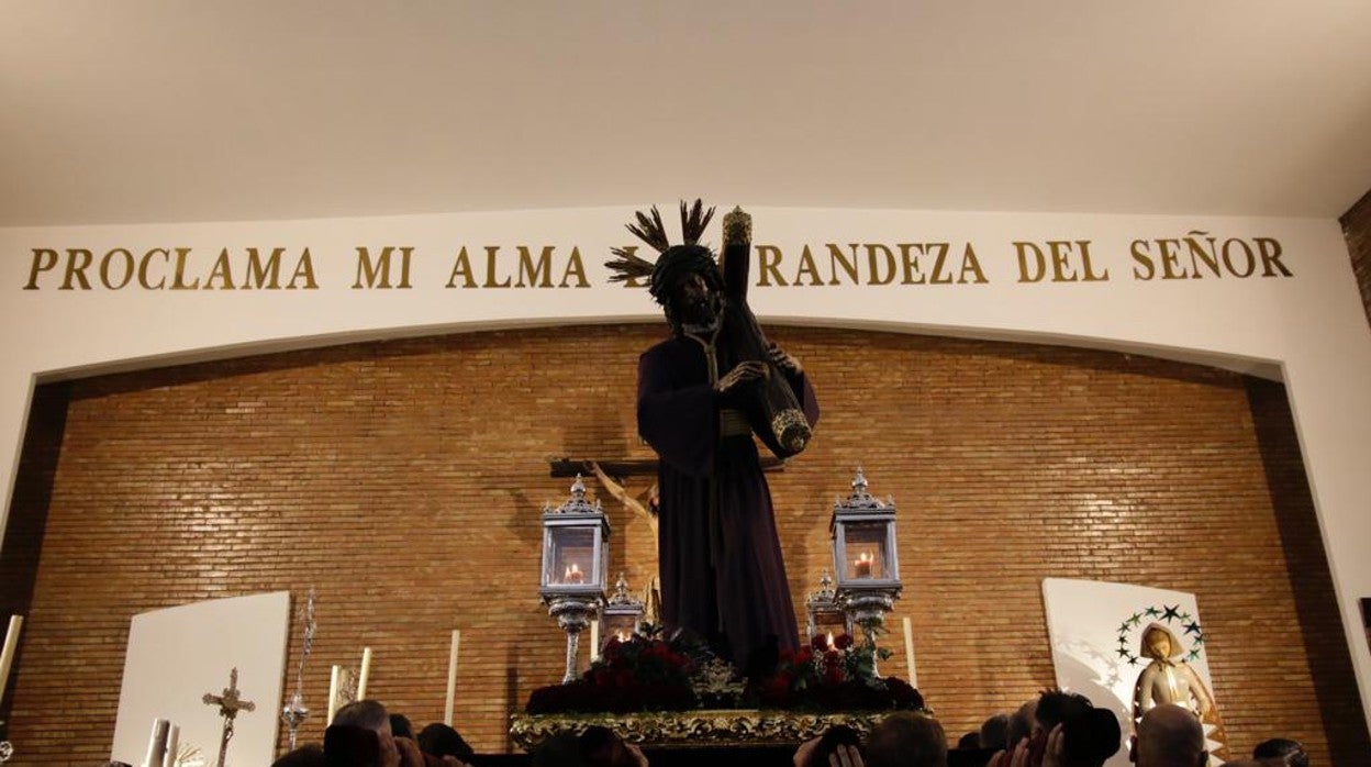 El Gran Poder ubicado es en altar de la parroquia de la Blanca Paloma de Los Pajaritos