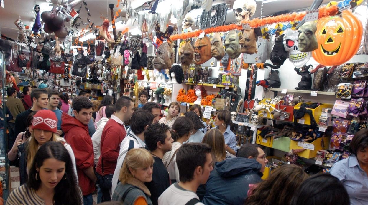 Imagen del interior de una tienda de disfraces