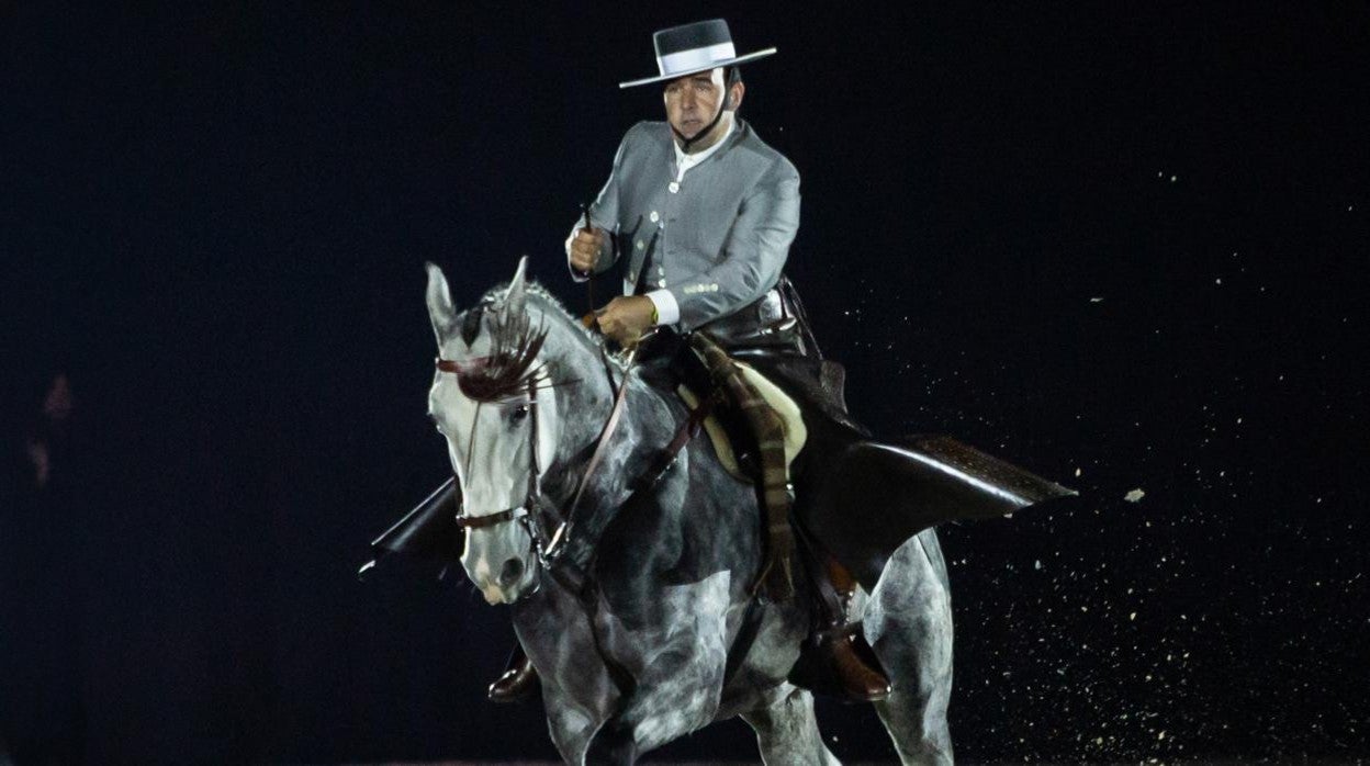 Gonzalo Ortega Llano, Gerente de Instalaciones Hípicas El Molino; José Luis García-Palacios, Presidente de la Fundación Caja Rural del Sur; Sonia Gayá, Teniente de Alcalde Delegada del Área de Hacienda y Administración Pública; José Juan Morales Fernández, Presidente de ANCCE; Juan Marín Lozano, Vicepresidente de la Junta de Andalucía y Consejero de Turismo y Deporte; Juan Ramón Pérez Sancho, CEO Grupo Eulen; Juan Carlos Cabrera Valera, Delegado del Área de Fiestas Mayores del Ayto. de Sevilla
