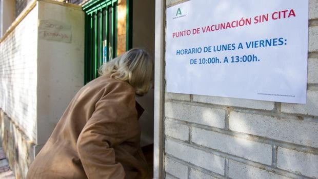 Prosigue el aumento de contagios de Covid en Sevilla pero no se agravan las cifras hospitalarias