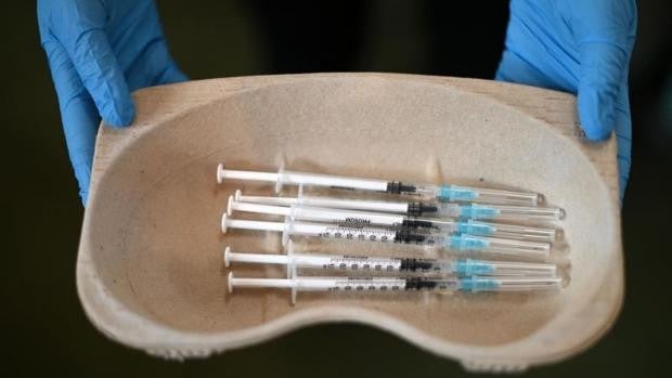 Andalucía confirma un cuarto caso de cepa Ómicron: una joven en Sevilla procedente de Madrid