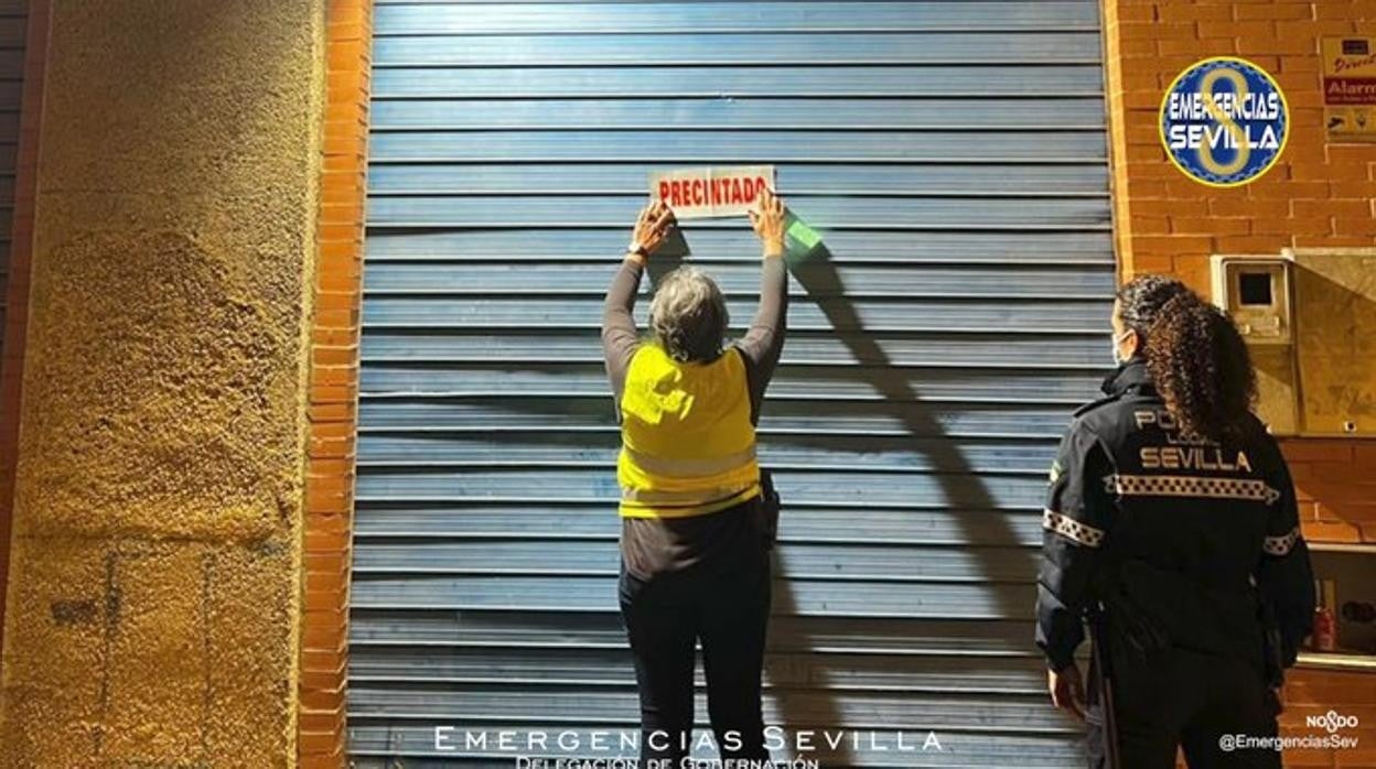 La Policía Local de Sevilla ha precintado dos bares de copas en fin de año