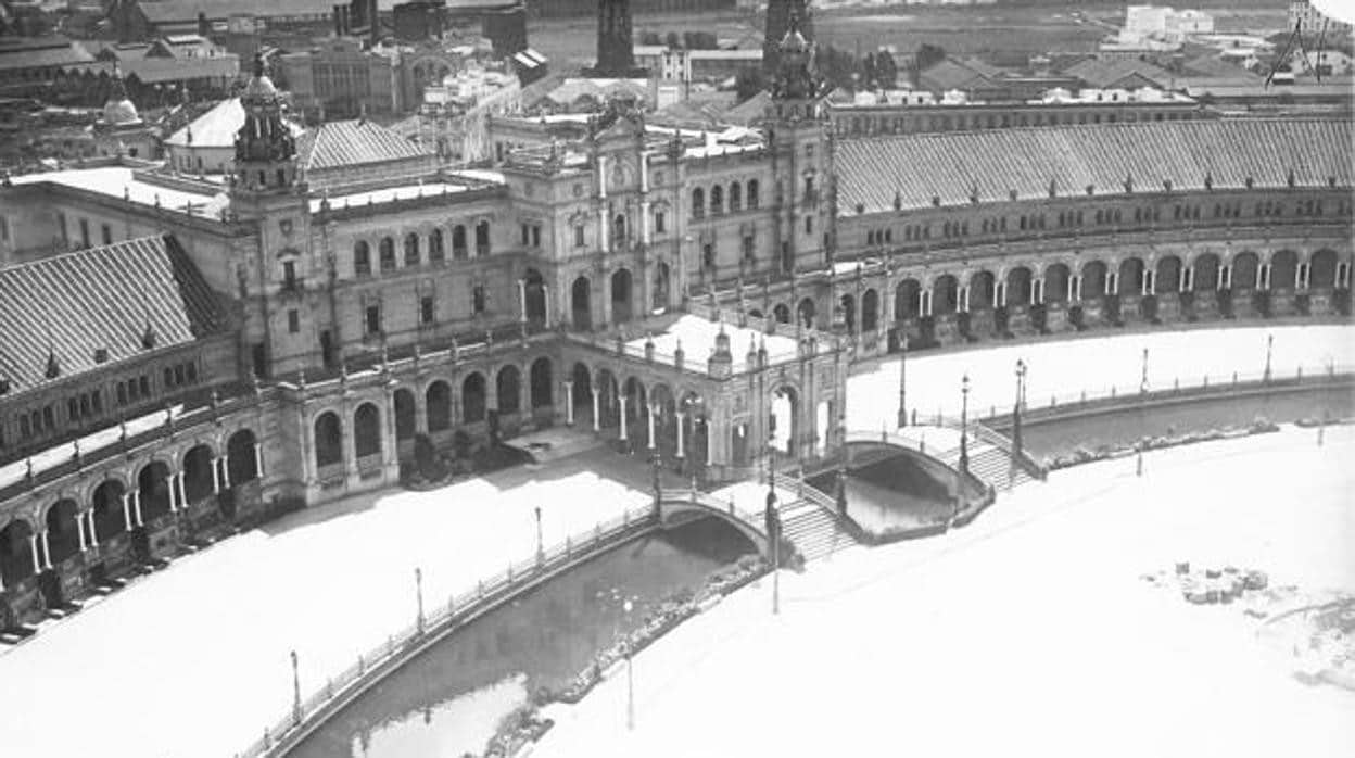 A pesar de las olas de frío, pocas veces se ha visto la Plaza de España con este estampa