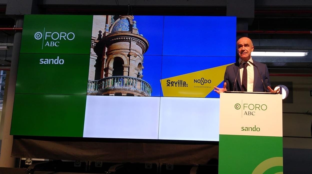 El alcalde de Sevilla durante su discurso de presentación en el Foro de ABC