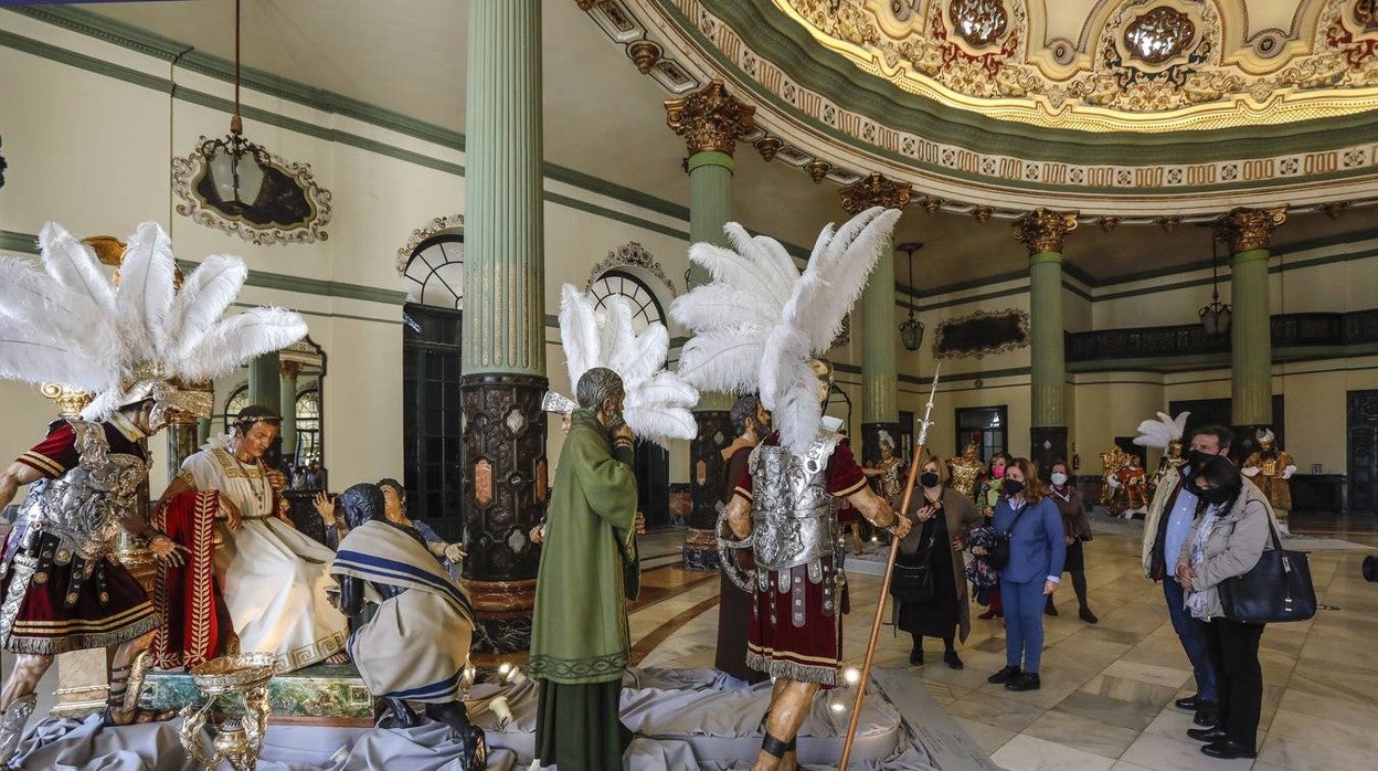 La exposición de los misterios en el Casino genero ingresos al Consejo de Cofradías
