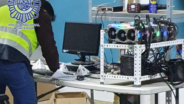 Las granjas de criptomonedas: un negocio difícil en tierra cálida como Sevilla