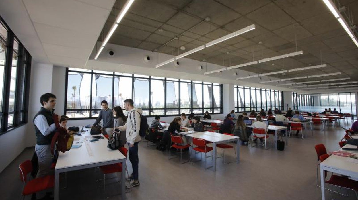 Alumnos en un aula de la Universidad Loyola
