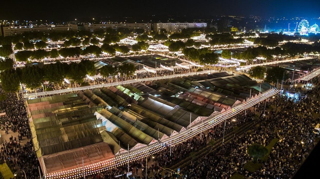 Ambiente, flamencas y paseo de caballos en el Real.