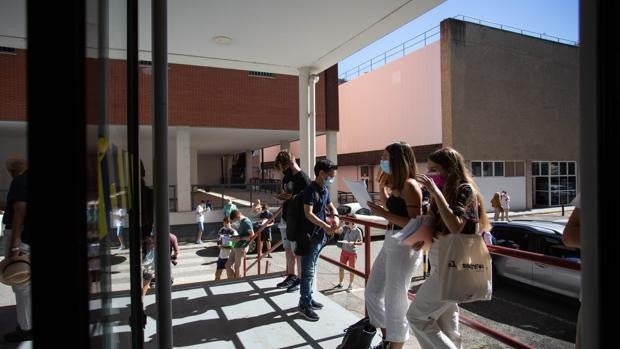 La Universidad de Sevilla adelantará a julio los exámenes de septiembre el próximo curso