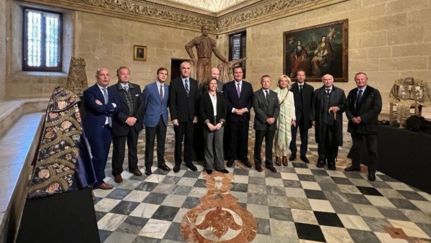 El Ayuntamiento acoge la exposición 'Una vida de luces', en homenaje al centenario de Pepe Luis Vázquez