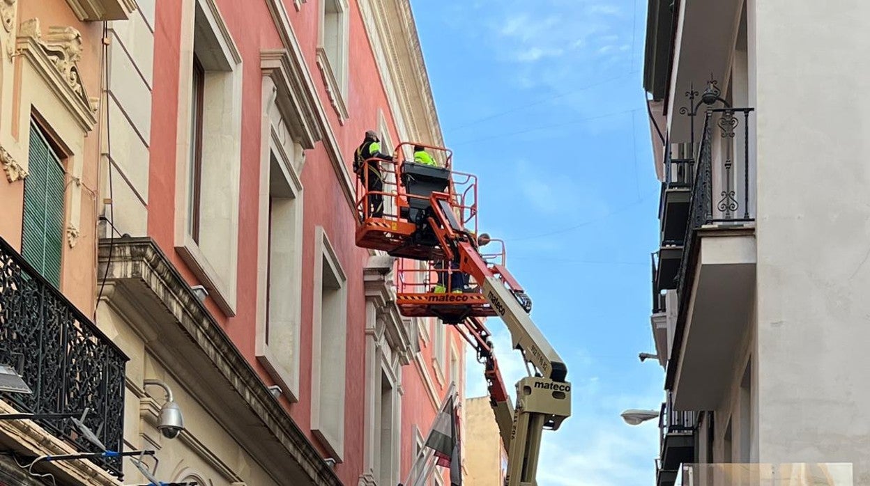 Arrancan los trabajos previos a la instalación de los toldos en el ...