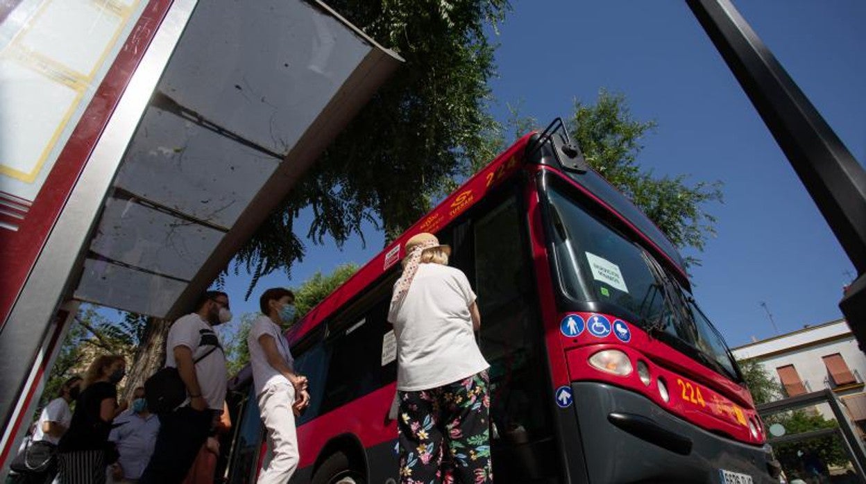Refuerzo para la Feria de Abril 2022 de los autobuses de Tussam, que cambian su recorrido por Los Remedios