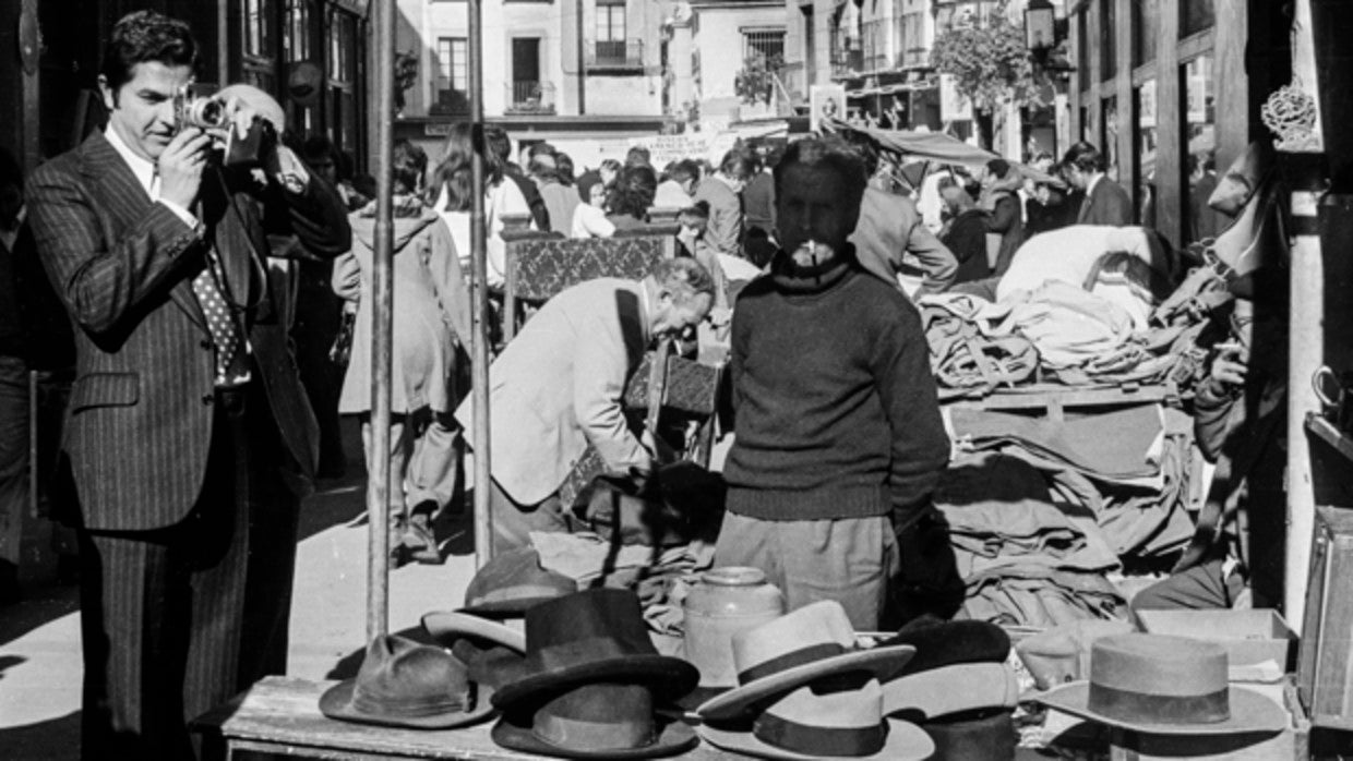 Jesús Martín Cartaya, a la izquierda, haciendo fotos en el Jueves