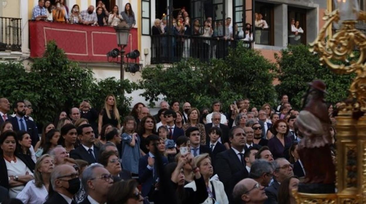 La ministra María Jesús Montero viendo pasar al Cachorro por los palcos en 2022