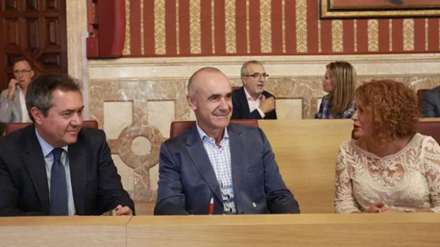 Las listas al Parlamento andaluz de Espadas desmantelan el Ayuntamiento de Sevilla