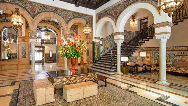 Interior del Hotel Alfonso XIII. Fuente: hotel-alfonsoxiii-sevilla.com