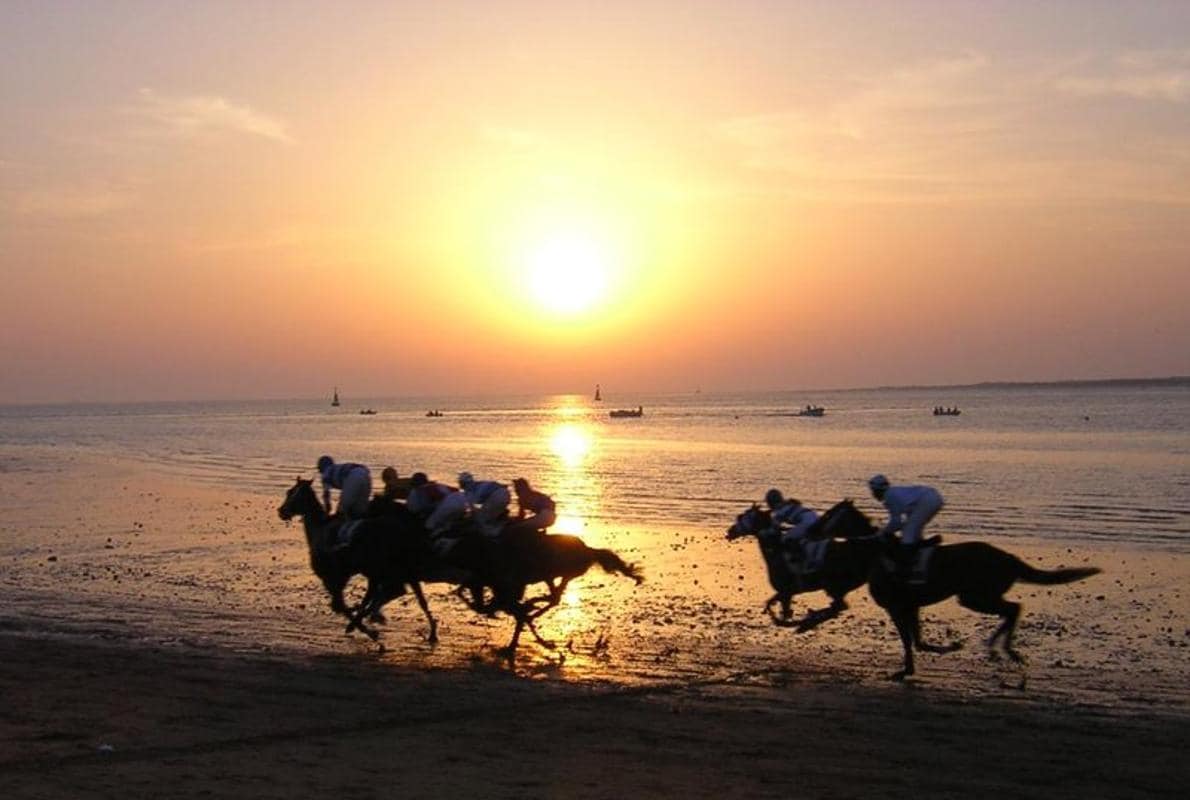 Carreras de caballos en las playas de Sanlúcar de Barrameda. Fuente: andalucia.org