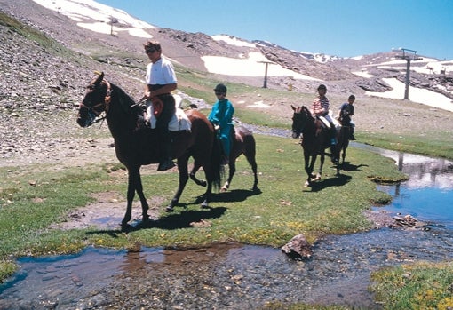 Imagen de las ruta por el Collado de las Yeguas en Sierra Nevada