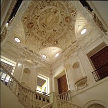 Escalera imperial del Museo