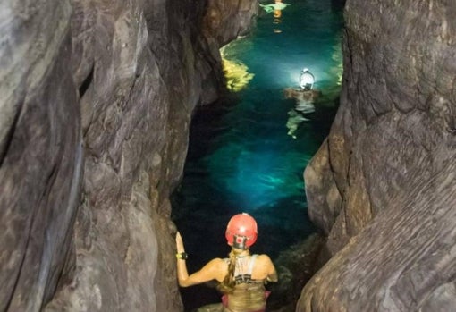 La espeleología se está abriendo paso entre las actividades turísticas más demandadas en la provincia de Granada