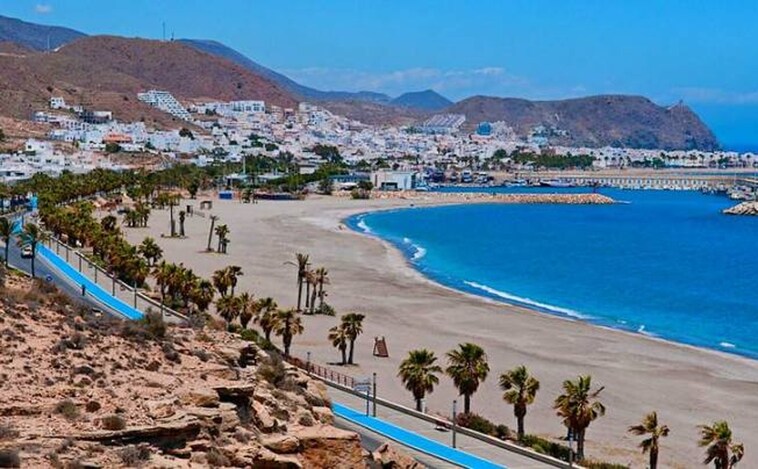 Imagen de una de las playas de Carboneras