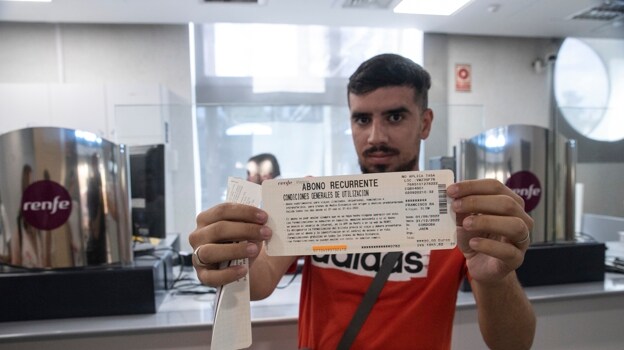 Francisco Léon, un joven  universitario que ha sacado su abono para el trayecto Córdoba-Jaén