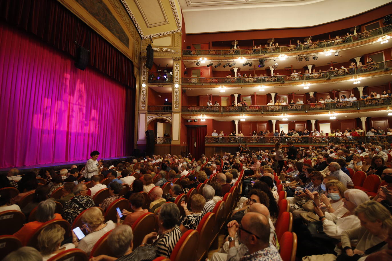 Campo Paleto solo La jaula de las locas' en el Gran Teatro de Córdoba, en imágenes