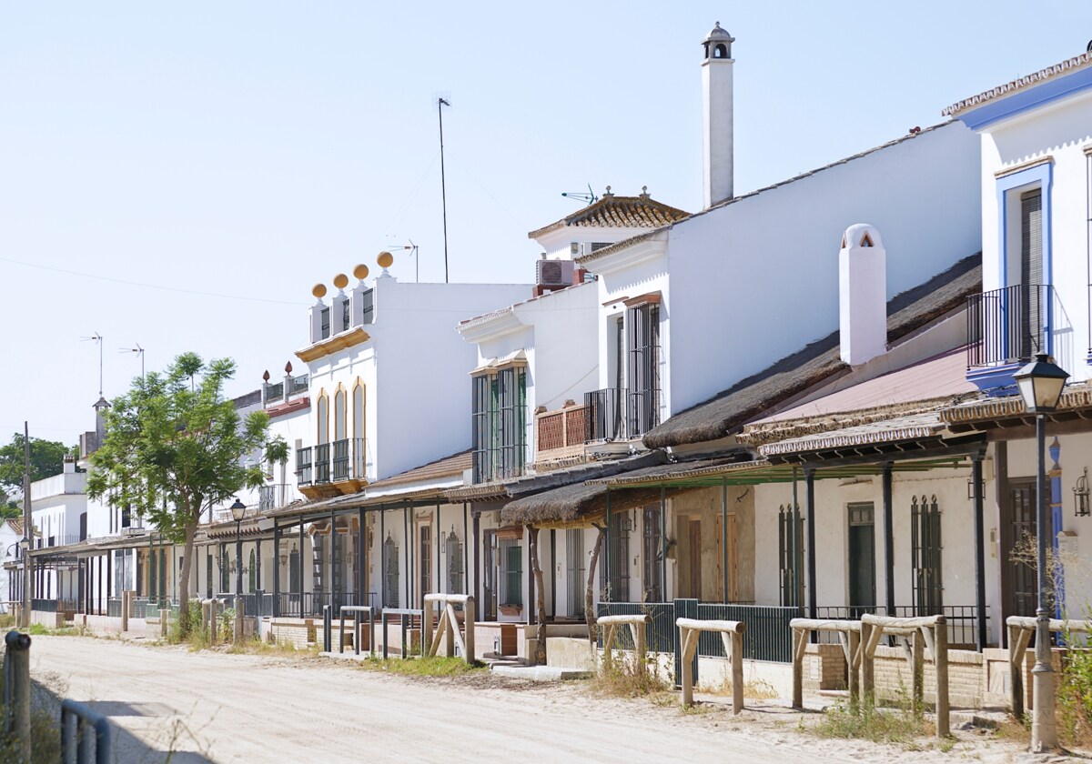 Almonte pone coto a las casas-discotecas del Rocío