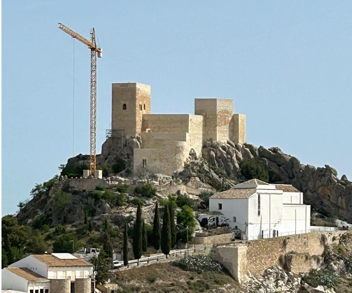 Así de imponente luce ya el castillo de Luque sin los andamios de su restauración