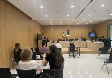 Juzgan al portero de un local que se enfrenta a ocho años de prisión por golpear y causar graves lesiones a un estudiante