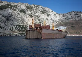 Comienza la cuenta atrás en Gibraltar para reflotar completamente el buque 'OS 35'