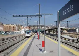 Un tren Madrid-Granada que tarda once horas, propuesta de Renfe para reforzar el servicio en verano