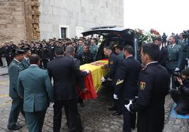 Funeral del guardia civil de San Fernando muerto en Barbate: agentes y autoridades dan el último adiós a Miguel Ángel
