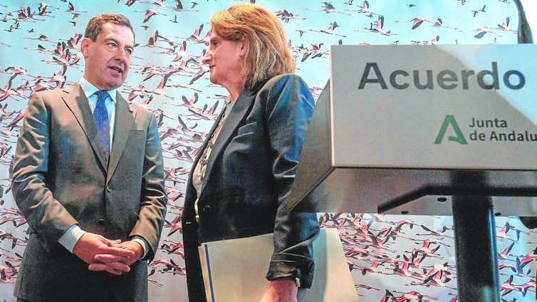 El PSOE vuelve a la carga contra Juanma Moreno tras el batacazo en Galicia