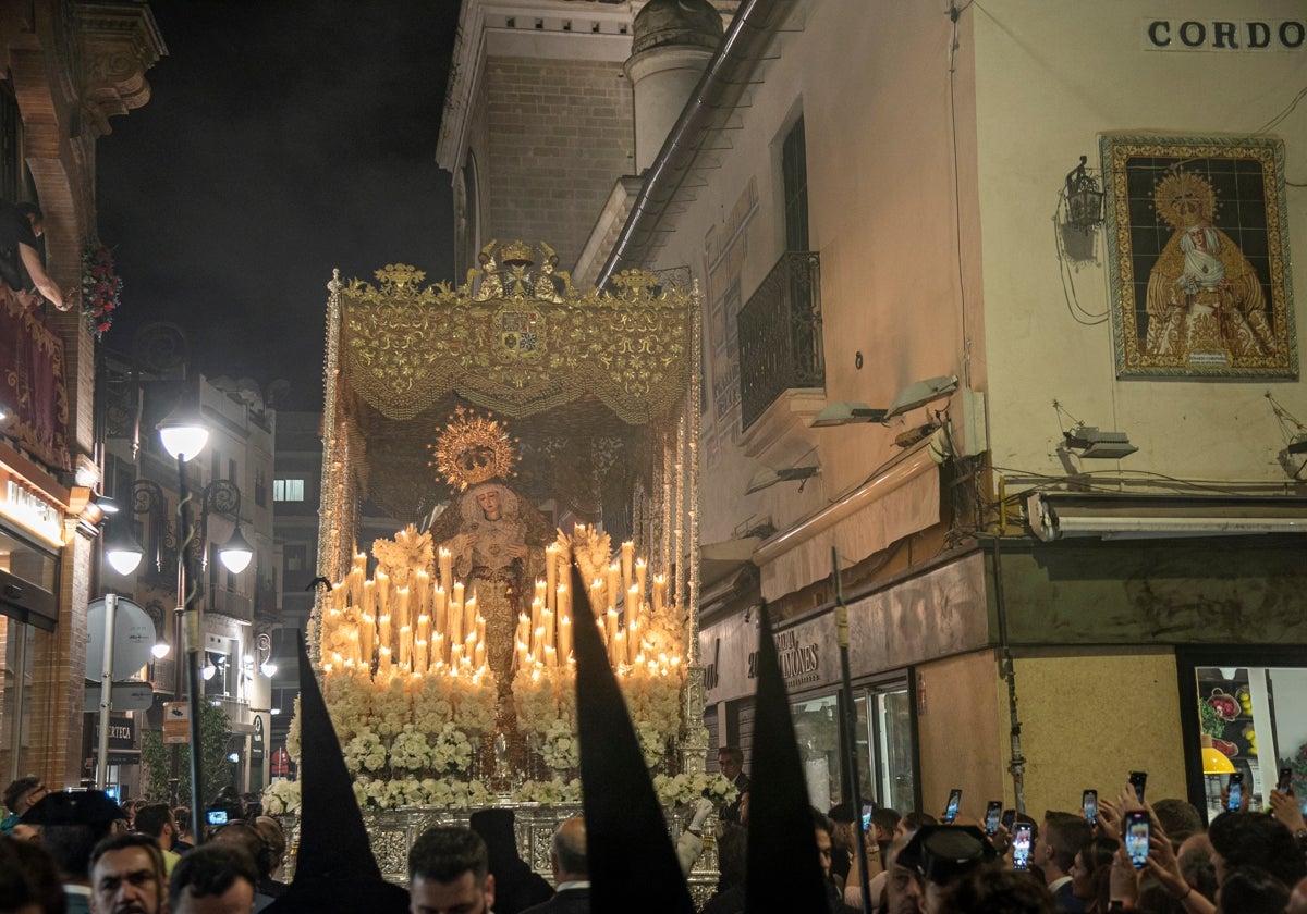 El Jueves Santo vuelve al orden habitual en la Semana Santa de Sevilla de 2024 