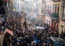 Los titulares de la Esperanza de Triana se trasladan a Santa Ana en la víspera de la Navidad