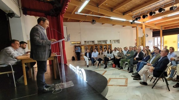 Ricardo Sánchez ante los alcaldes y dirigentes del PP de Sevilla