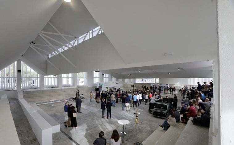 Imagen principal - Así es el Cartuja Qanat, la nueva plaza climatizada sobre el antiguo auditorio de la Expo 92
