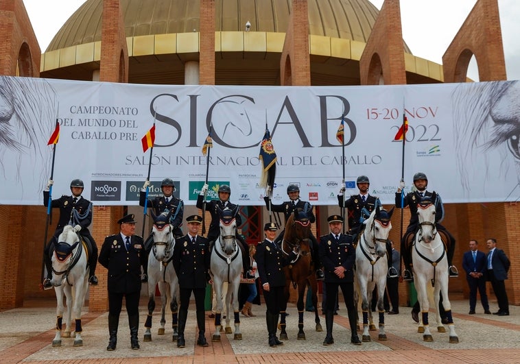 Primer homenaje en el Sicab Sevilla 2022 para la Unidad de Caballería de la Policía