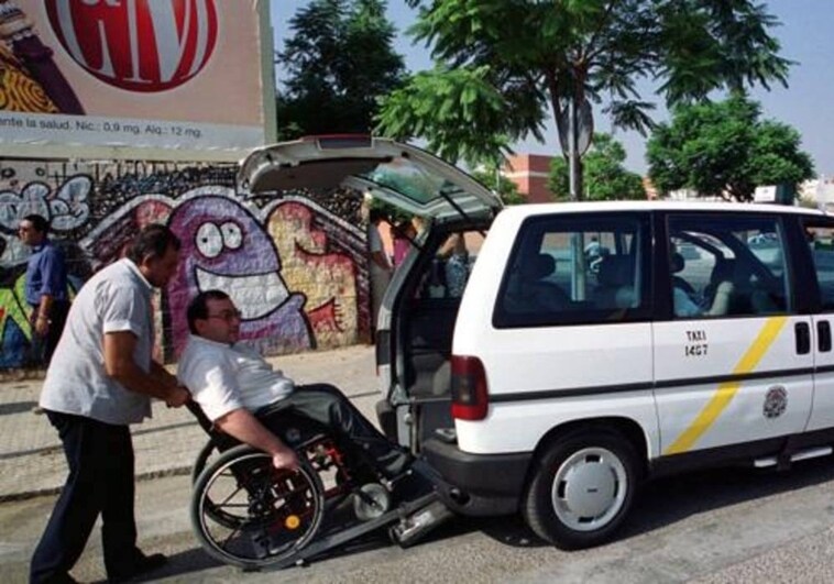 Un taxi adaptado para personas con movilidad reducida