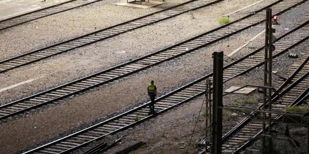 Álvaro Prieto, última hora en directo: una cámara captó que el joven subió al techo de un tren y murió electrocutado al agarrarse a una catenaria
