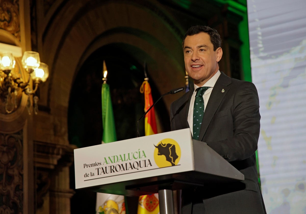 Juanma Moreno saludó la llegada de la lluvia en su intervención en la entrega del Premio Andalucía de Tauromaquia