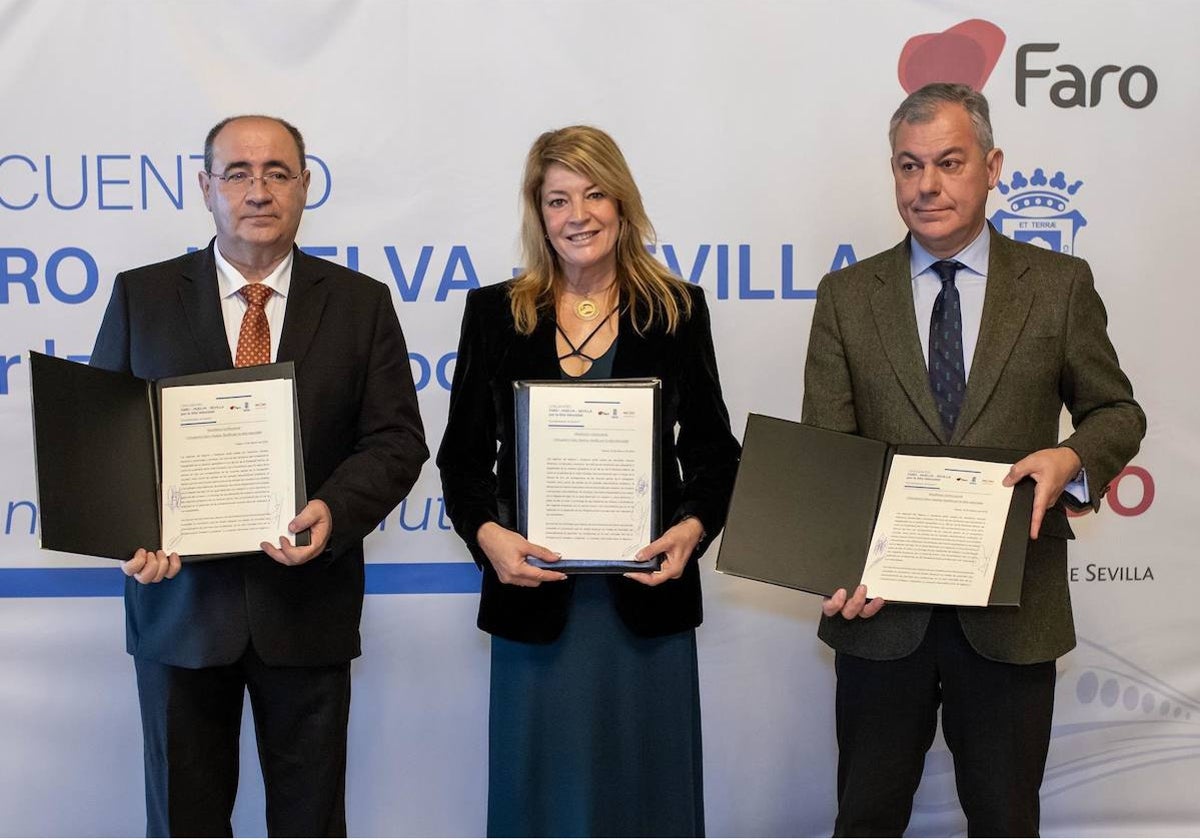 Firma del manifiesto entre los alcaldes de Faro, Huelva y Sevilla
