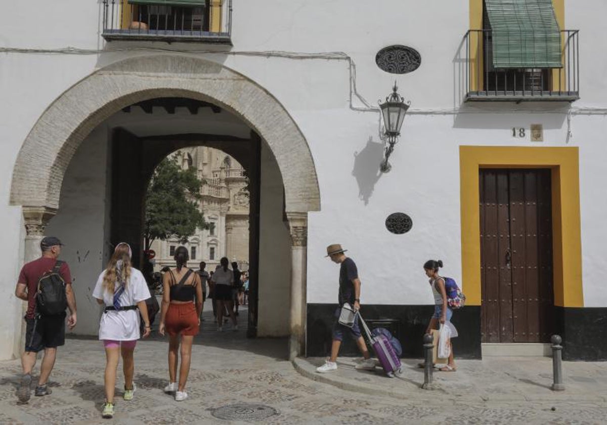 Una imagen del Patio de Banderas de Sevilla